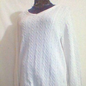 WHITE SWEATER
